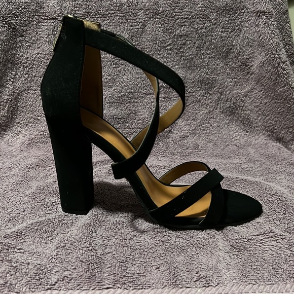 Size 7/5 - Picture 3 of 4